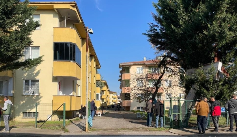 Eve servis getiren kurye, apartman sakinini öldürdü