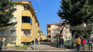 Eve servis getiren kurye, apartman sakinini öldürdü