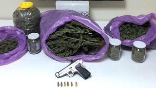 Eve yapılan baskında 3 kilo 406 gram esrar bulundu