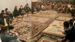 Evin salonundan 42 düzensiz göçmen çıktı