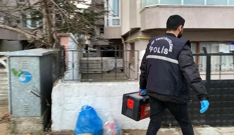 Evinde ölü bulundu