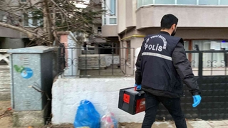 Evinde ölü bulundu