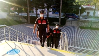 Evinden 6 kilo 693 gram esrar çıktı