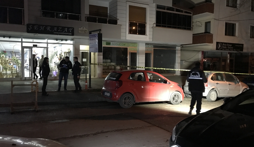 Evinin önünde silahla vuruldu