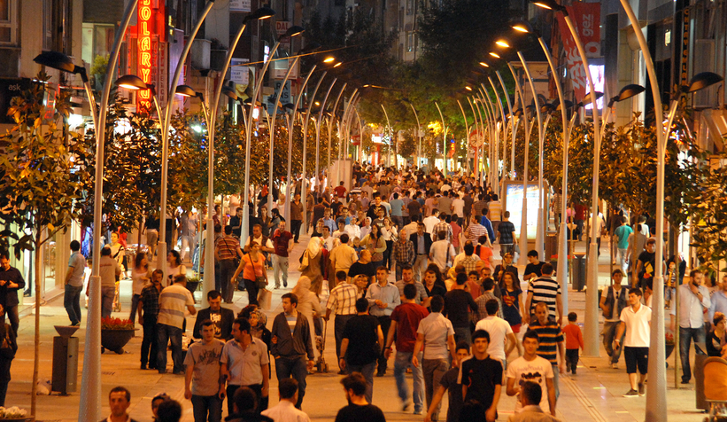 Evliler ve 65 yaş üzeri daha mutlu