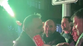 EYT düzenlemesini konfeti ve meşaleyle kutladılar