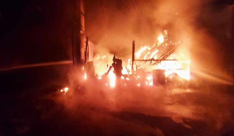 Fabrika alev alev yandı