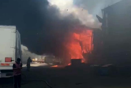 Fabrika alev topuna döndü