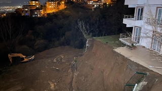 Facia teğet geçti: Toprak kaydı, bina boşaltıldı