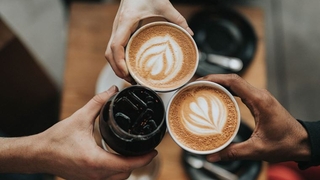 Fazla kahve ve çay tüketimi idrar kaçırmayı artırıyor