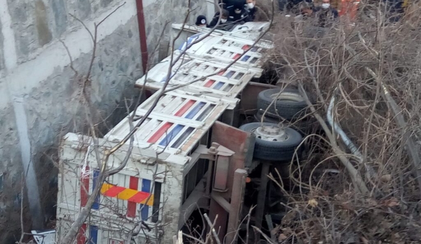 Feci kaza Akyazılı karı koca yaralandı