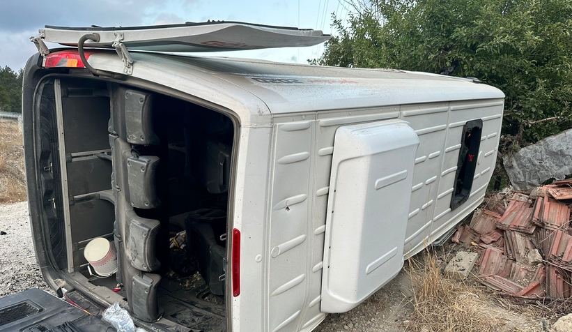 Feci kaza: Minibüsle traktör çarpıştı, 15 kişi yaralandı