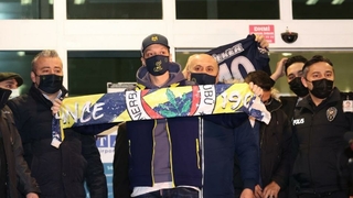 Fenerbahçe'den Mesut Özil'e helikopterli imza töreni