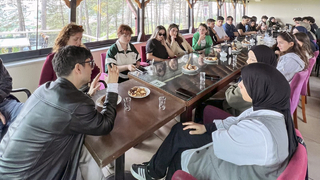 Ferizli MYO öğrencileri mobil fotoğrafçılık sergisine hazırlar