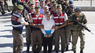 FETÖ'cü hainlere ceza yağdı