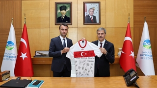 Fifa hakemi Karaoğlan'dan Yusuf Alemdar'a ziyaret