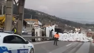 Fındık kabukları yola saçıldı