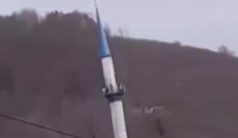 Fırtına da minare beşik gibi sallandı