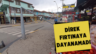 Fırtına direği yıktı