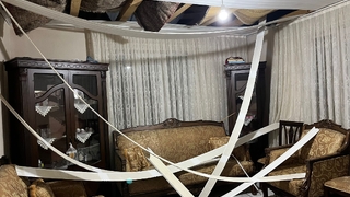 Fırtına evin çatısını uçurdu