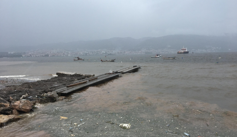 Fırtına sonrası denizde kirlilik oluştu