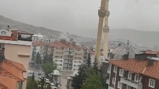 Fırtınaya dayanamayan cami minaresi böyle yıkıldı