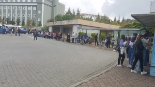 Fotoğraflar kampüsten uzun kuyruk oluştu