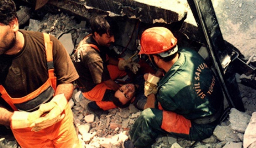 Fotoğraflarla asrın felaketi 17 Ağustos 1999 depremi