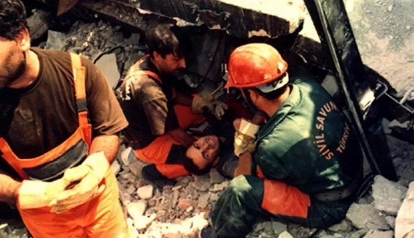 Fotoğraflarla asrın felaketi 17 Ağustos 1999 depremi