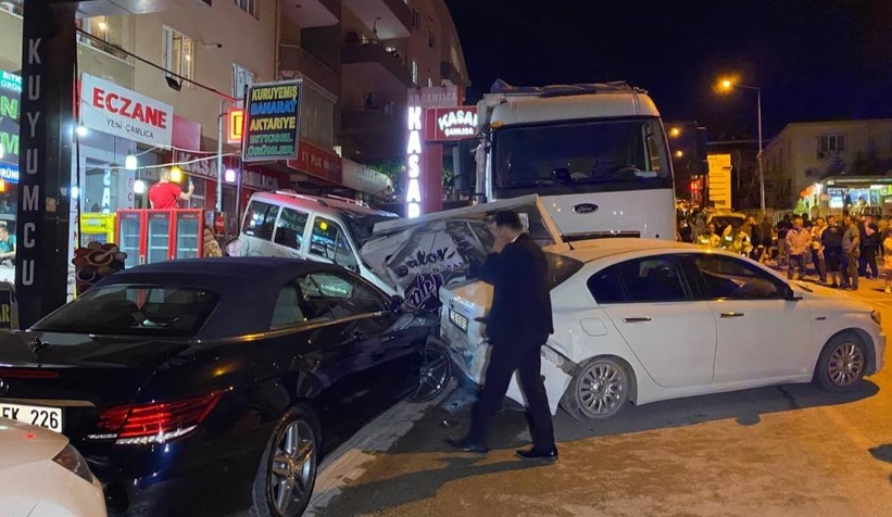 Freni boşalan kamyon 9 aracı biçti