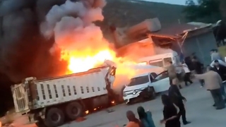 Freni patlayan kamyon asker uğurlayanların arasına daldı: 12 ölü