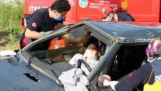 Freni tutmadı takla attı