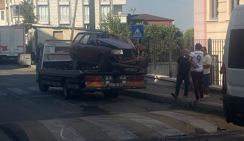 Freni tutmayan otomobil servis aracına çarptı: 6 yaralı