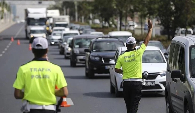 1-haftada-400-bin-980-surucuye-trafik-cezasi-kesildib0vlemljzl