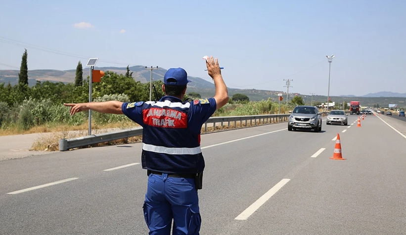 1-haftada-400-bin-980-surucuye-trafik-cezasi-kesildib0vlemljzl