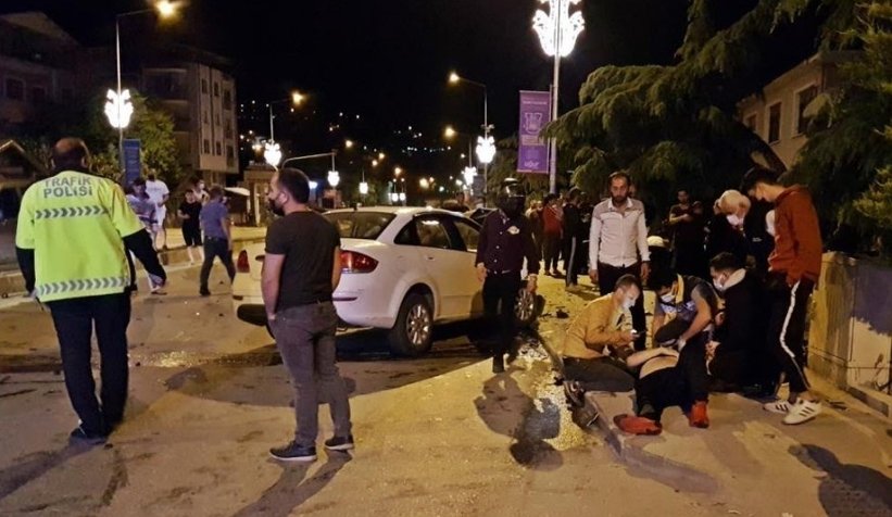 1'i çocuk 5 kişinin yaralandığı kaza anı kamerada