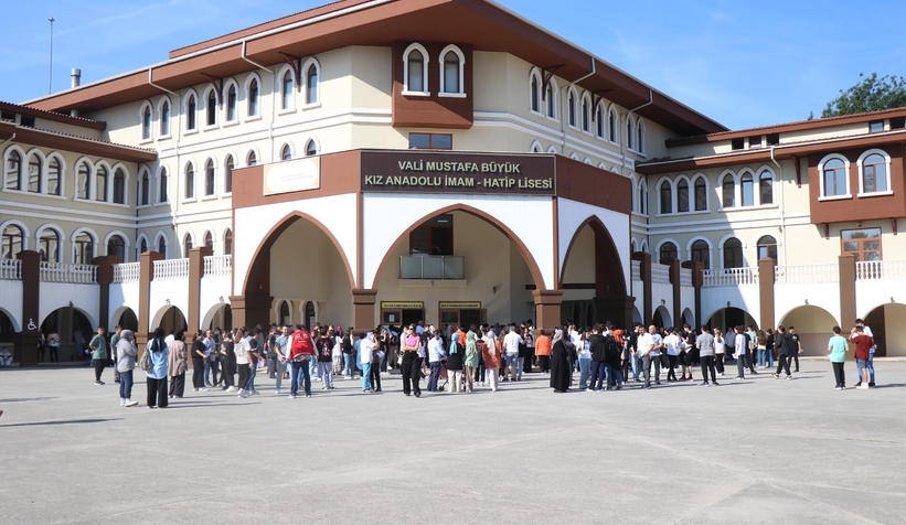 1 milyonu aşkın 8. sınıf öğrencisi bugün LGS sınavına girdi