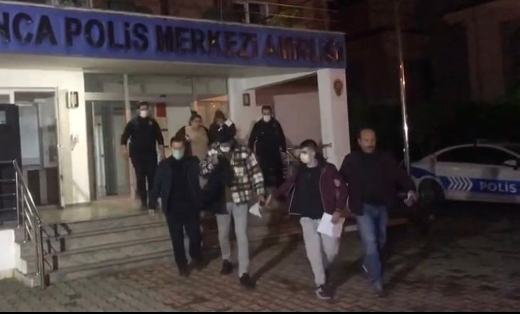 10'dan fazla marketi soydular, son işlerinde yakalandılar