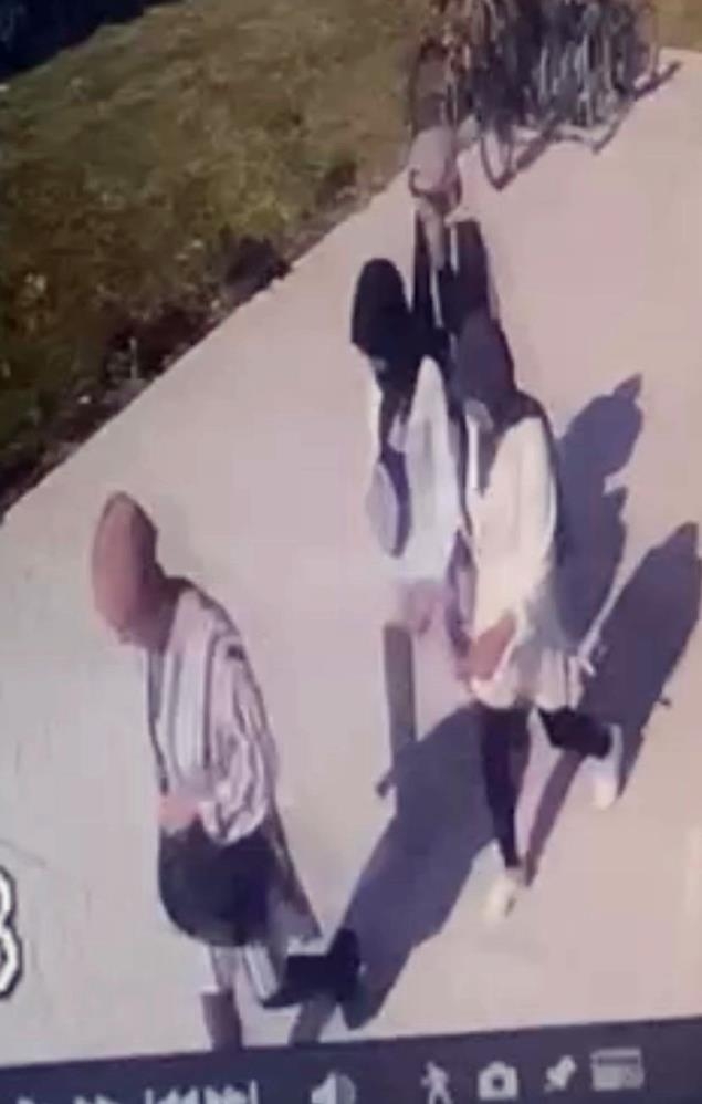 100 bin liralık altın çalan kadınlar kameraya yakalandı