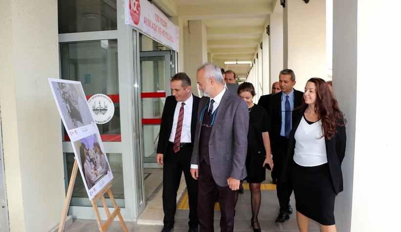 100. Yılda sağlık hizmetleri fotoğraf sergisi açıldı