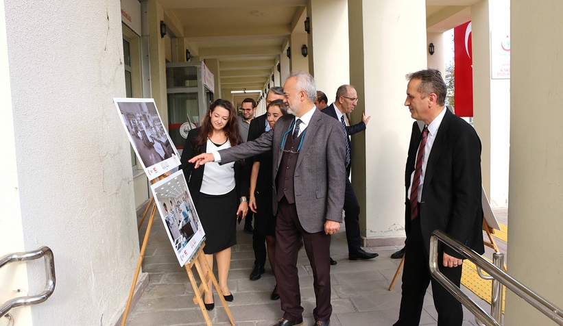 100. Yılda sağlık hizmetleri fotoğraf sergisi açıldı