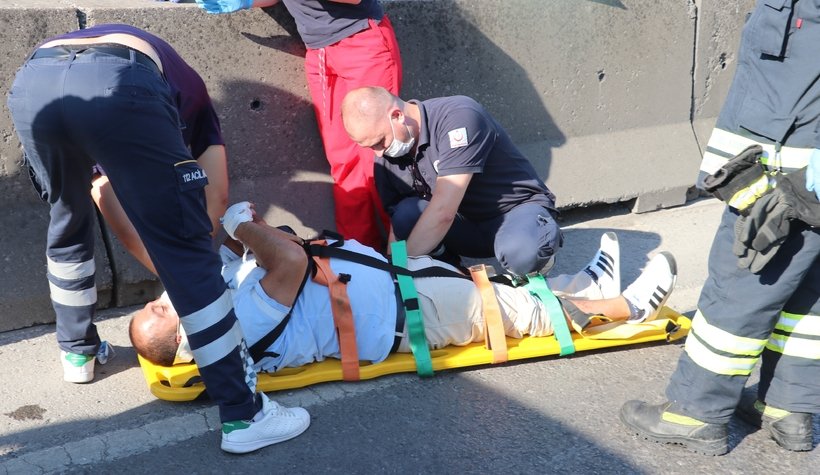 11 araç birbirine girdi: 3 yaralı