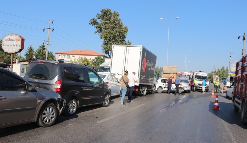 11 araç birbirine girdi: 3 yaralı