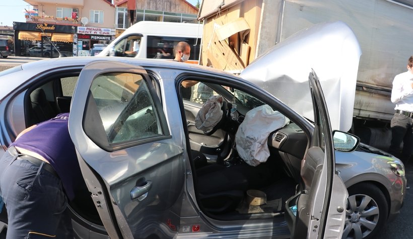 11 araç birbirine girdi: 3 yaralı