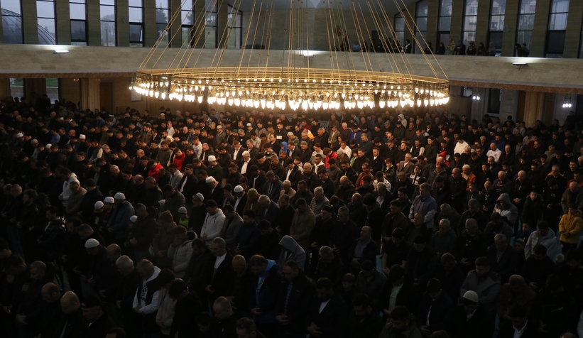 11 ayın sultanı, bayram namazıyla uğurlandı