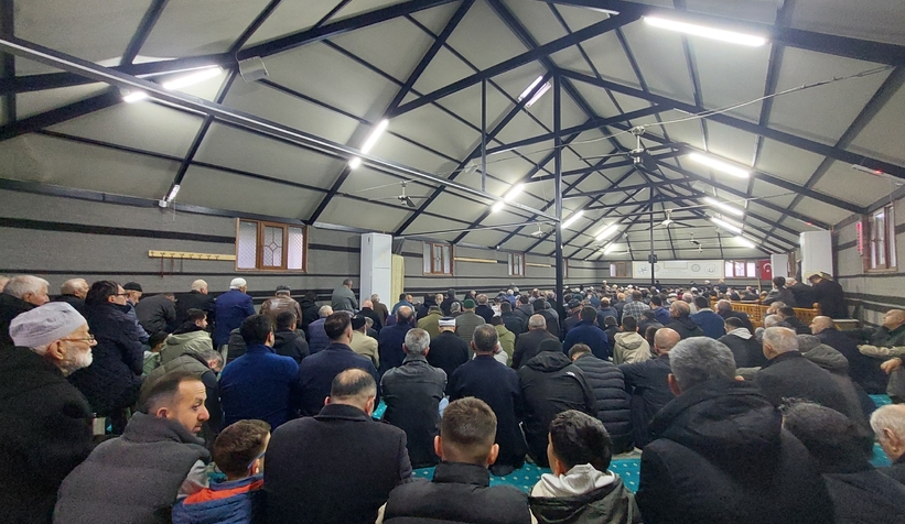 11 ayın sultanı, bayram namazıyla uğurlandı