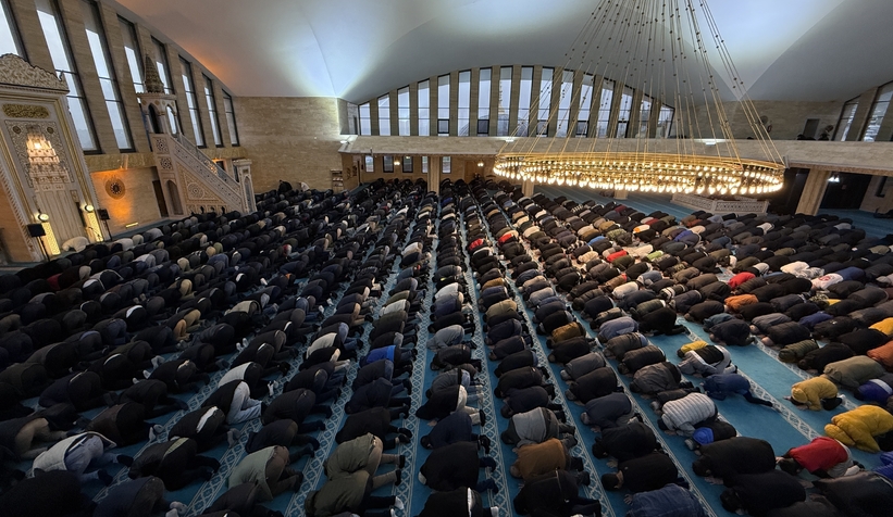 11 ayın sultanı, bayram namazıyla uğurlandı