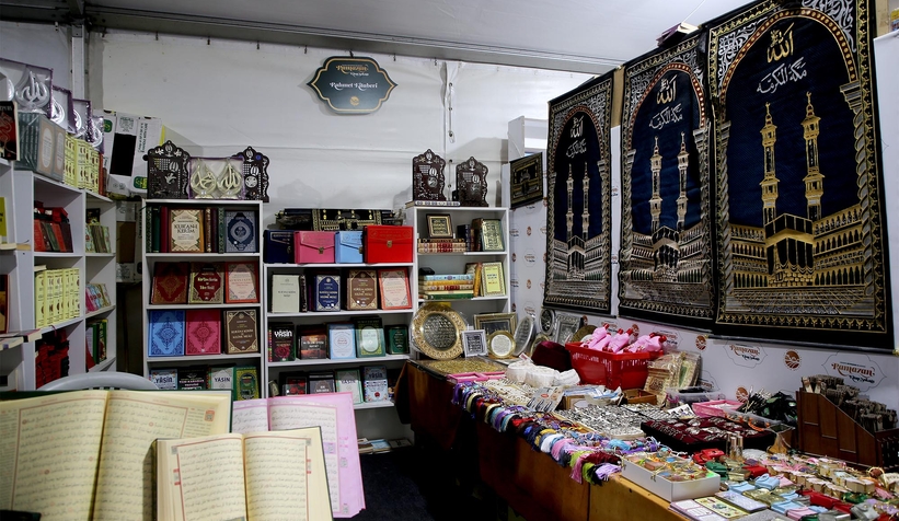 11 ayın sultanı Kitap Sokağı’nda karşılandı