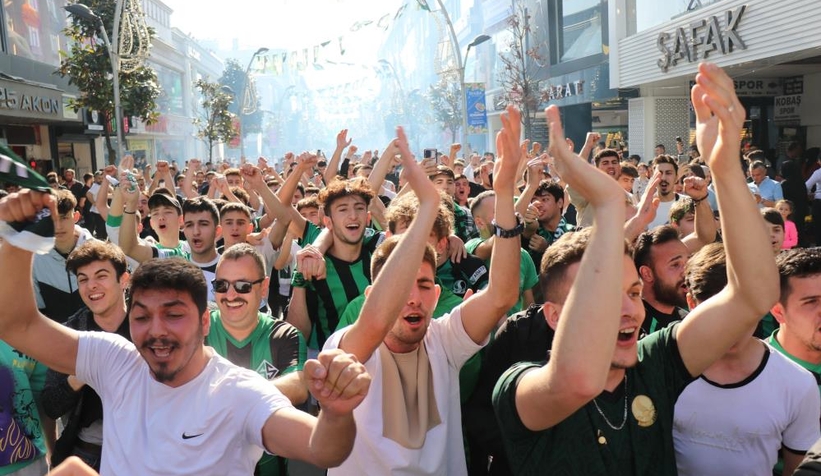 11 yıllık özlem sona erdi, taraftar sokağa döküldü