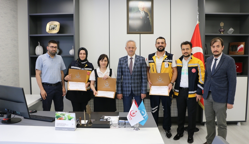 112-acil-saglik-hizmetleri-ekibine-tesekkur-belgesi-verildizhpsvkjza3